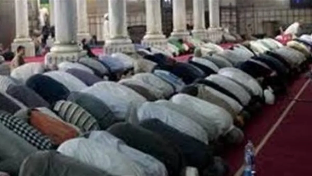 موعد أذان المغرب.. توقيت الإفطار وبداية العشر الأواخر من شهر رمضان المبارك